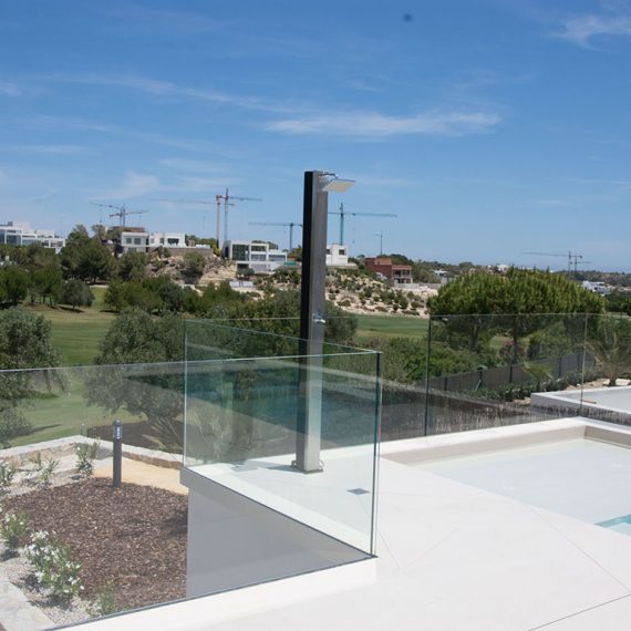Picture of the outdoor pool shower next to the Casa Madroño pool.