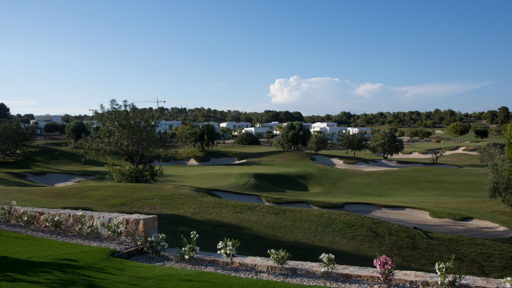 Picture from the garden, overviewing the golf court